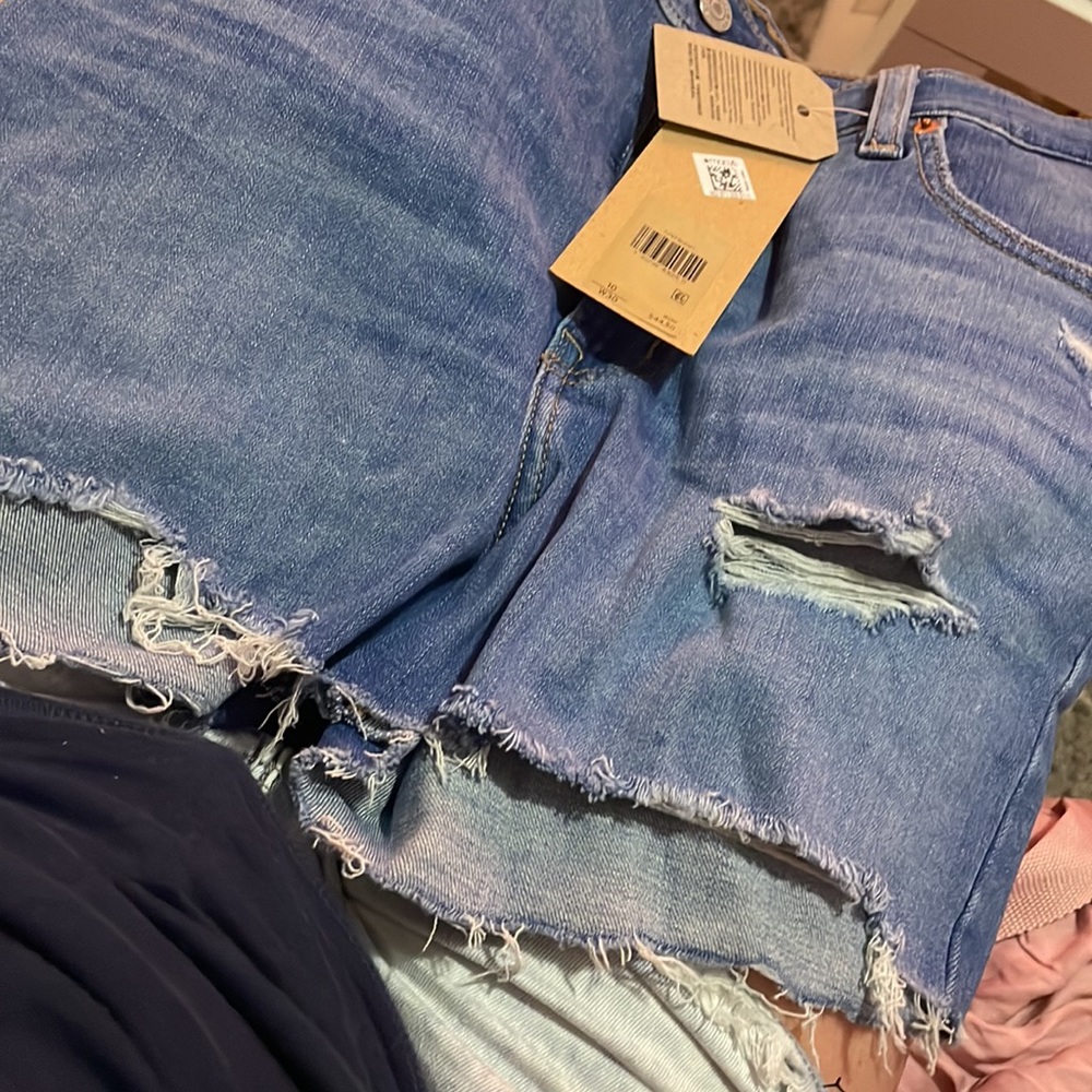 LEVI’S shorts - Picture 3 of 4